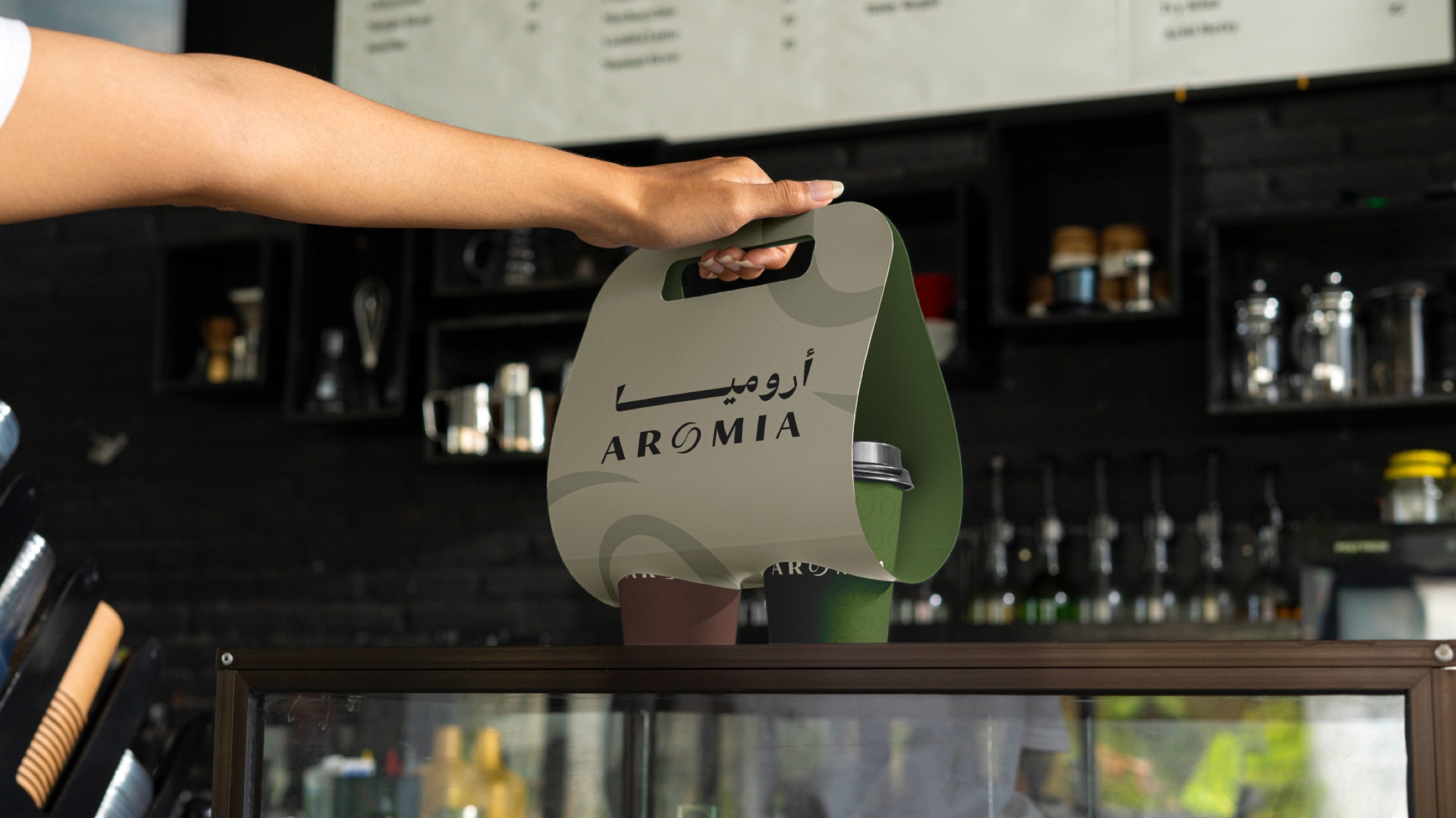 Aromia Café: takeaway carrier — Portfolio visual / Scarlet Royal